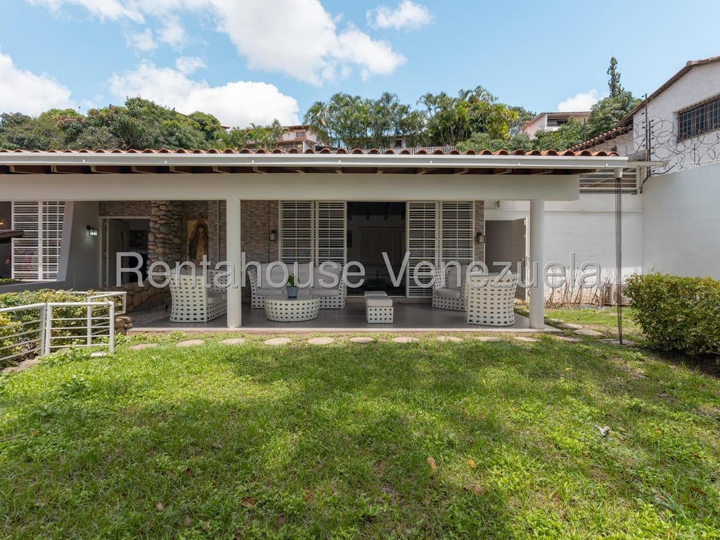 Casa en venta de 5 hab. y 750 m² en Santa Fe Norte, Caracas