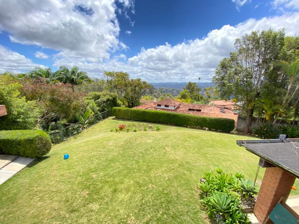 Casa en venta de 4 hab. y 1.300 m² en Oripoto, Caracas