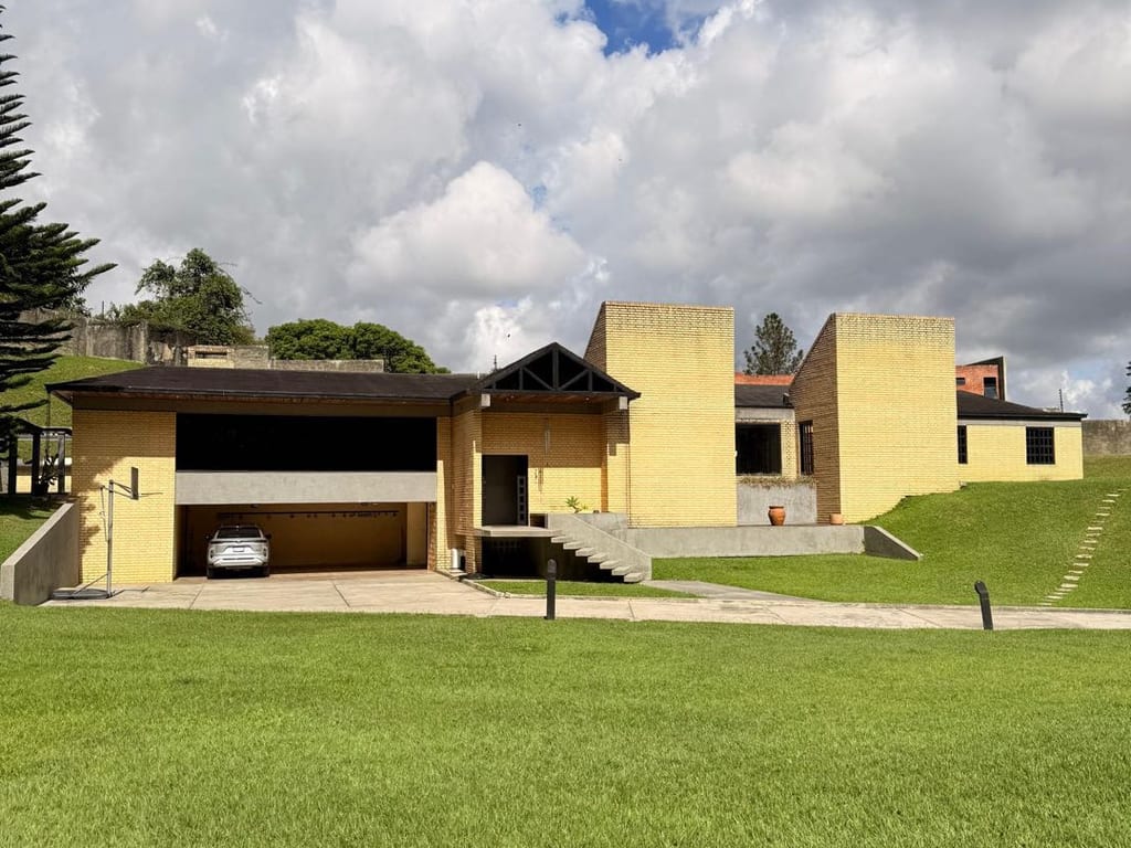 Casa en venta de 4 hab. y 560 m² en Oripoto, Caracas