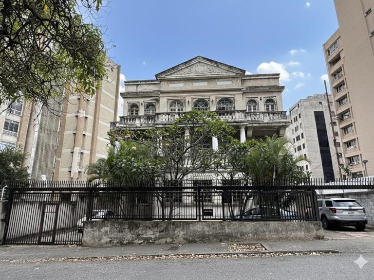Edificio en venta de 700 m² en La Florida, Caracas