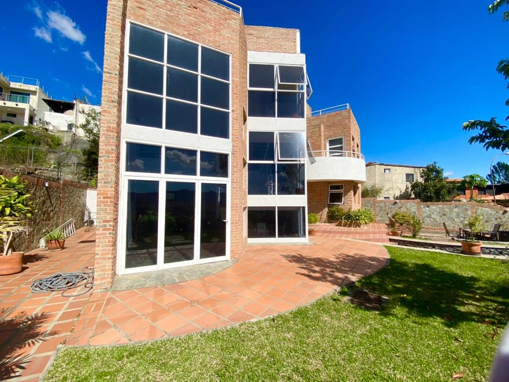Casa en venta de 4 hab. y 307 m² en La Lagunita, Caracas