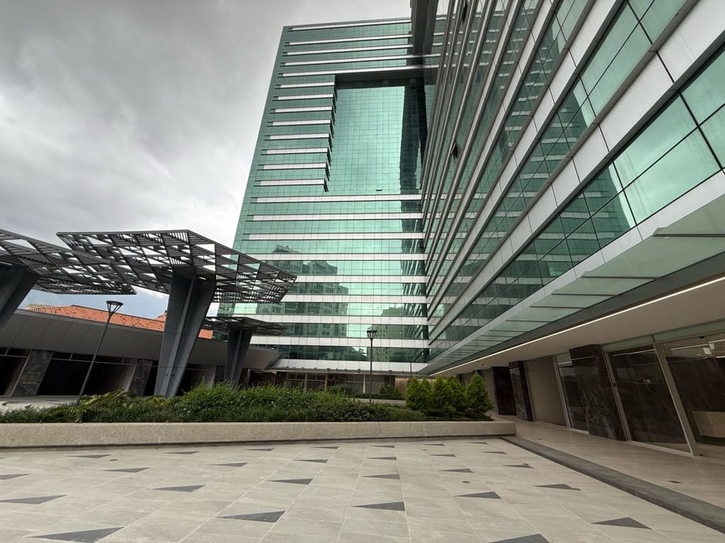 Oficina en venta de 883 m² en Campo Alegre, Caracas