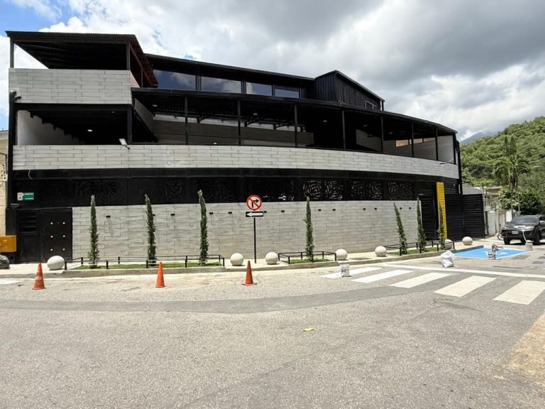 Casa en venta de 1.558 m² en San Román, Caracas