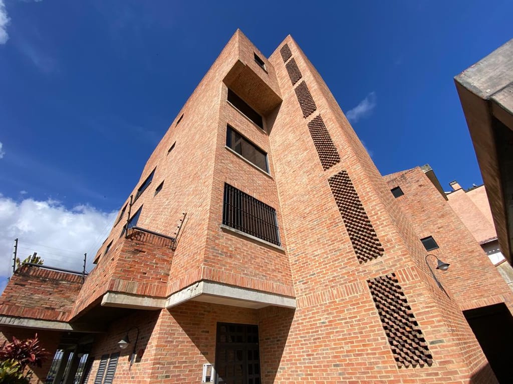 Apartamento en venta de 3 hab. y 370 m² en Urb. Miranda, Caracas