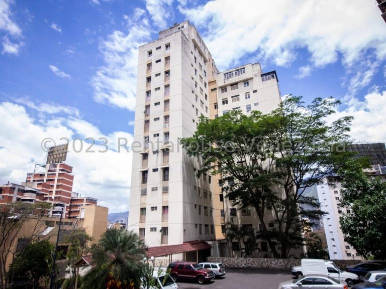 Apartamento con 4 habitaciones y 4 baños en Colinas de Bello Monte, Caracas
