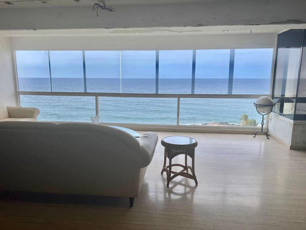 Apartamento en venta de 4 hab. y 660 m² en Caraballeda, Caraballeda
