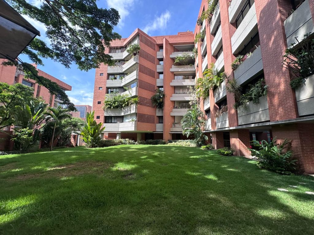 Apartamento en alquiler de 3 hab. y 148 m² en Campo Alegre, Caracas · Ref. CV6387