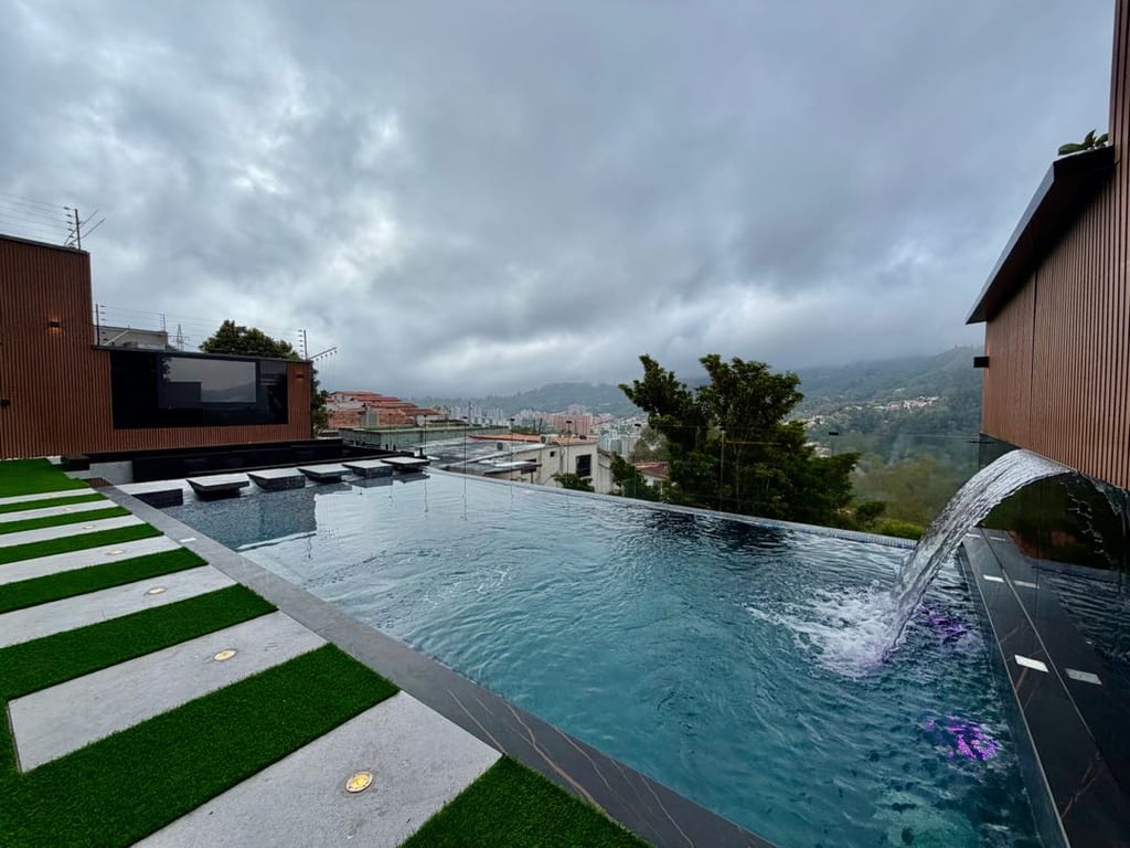 Casa en venta de 6 hab. y 900 m² en Los Naranjos (del Cafetal), Caracas · Ref. CV6388