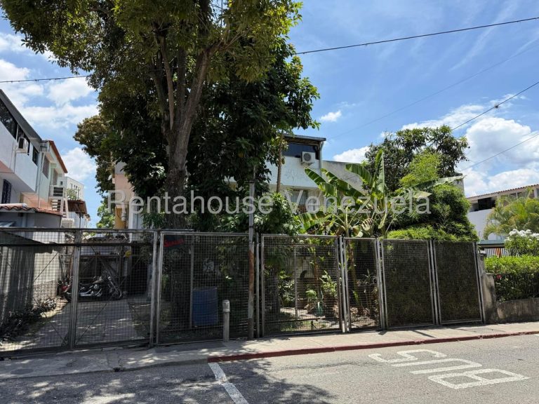 Casa con 4 habitaciones y 3 baños en Los Chorros, Caracas