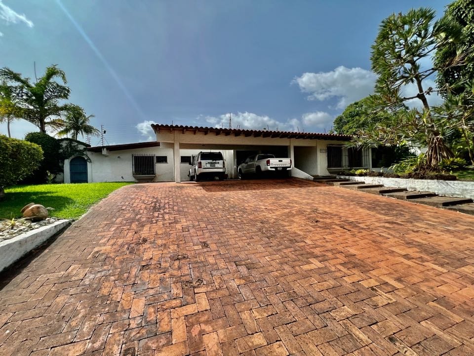 Casa en venta de 10 hab. y 800 m² en Cerro Verde, Caracas