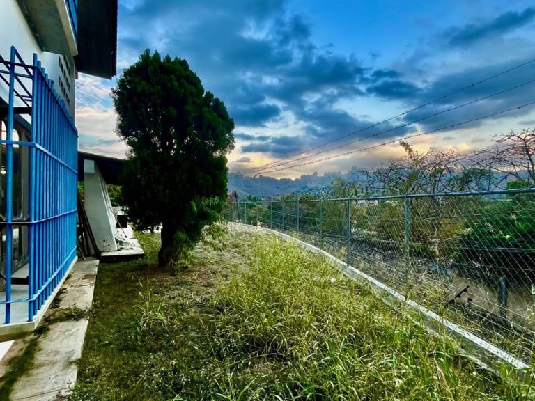 Casa en venta de 6 hab. y 500 m² en Valle Arriba, Caracas