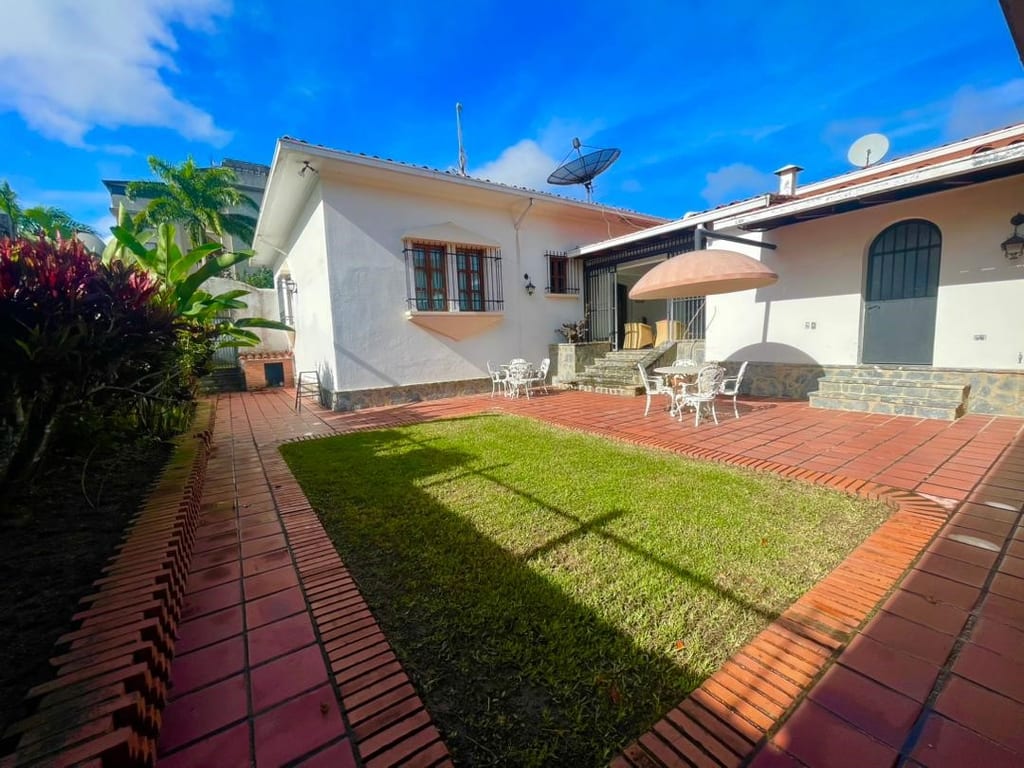 Casa en venta de 4 hab. y 487 m² en Colinas de Bello Monte, Caracas