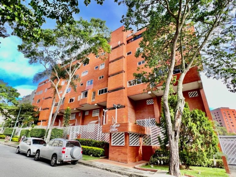 Apartamento en venta de 4 hab. y 260 m² en Colinas de Valle Arriba, Caracas