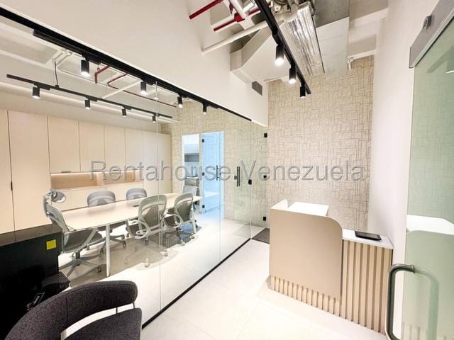 Oficina en alquiler de 43 m² en Las Mercedes, Caracas · Ref. CV6417