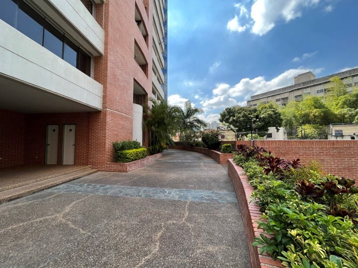 Apartamento en venta de 3 hab. y 177 m² en Los Dos Caminos, Caracas