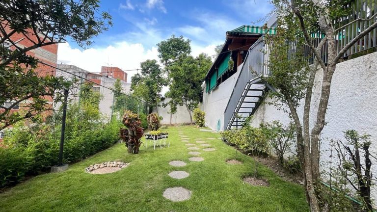 Casa de 4 habitaciones y 747 m² en Cumbres de Curumo, Caracas