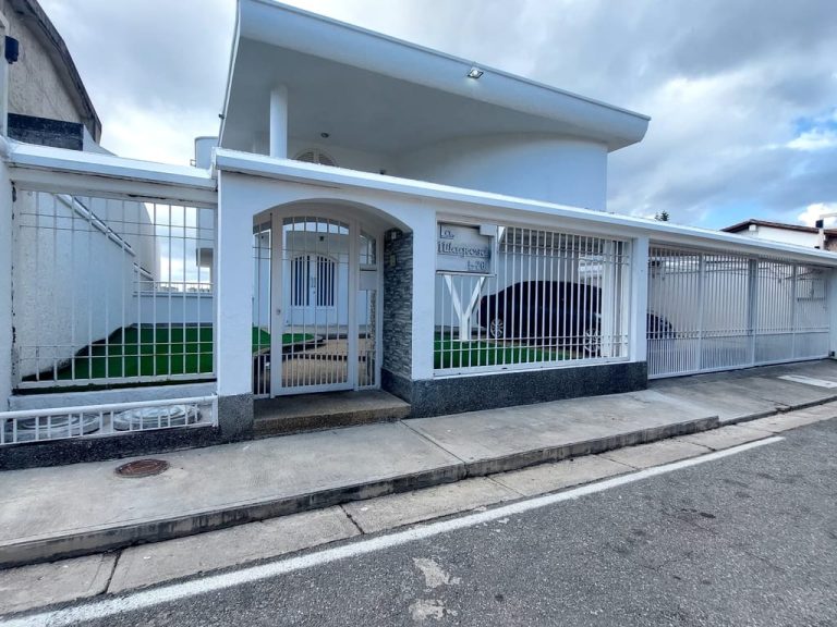 Casa en venta de 4 hab. y 450 m² en San Antonio de Los Altos, Altos Mirandinos