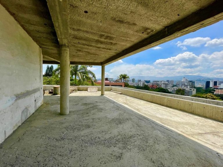 Apartamento en venta de 3 hab. y 750 m² en Altamira, Caracas