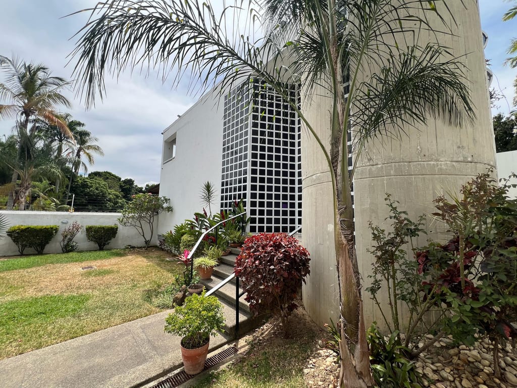 Casa en venta de 3 hab. y 600 m² en Country Club, Caracas