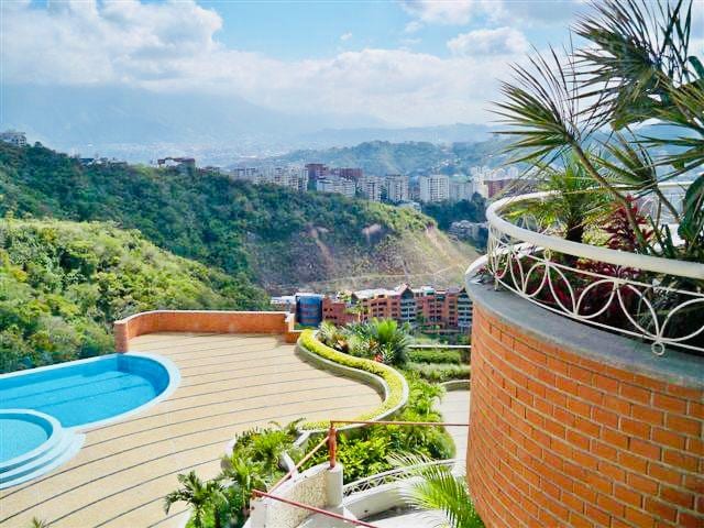 Apartamento en venta de 4 hab. y 320 m² en Los Campitos, Caracas