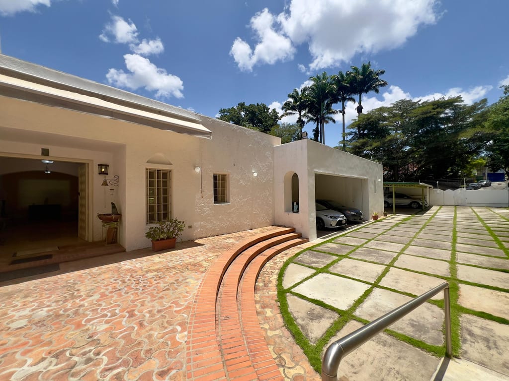 Casa en venta de 3 hab. y 500 m² en Cerro Verde, Caracas