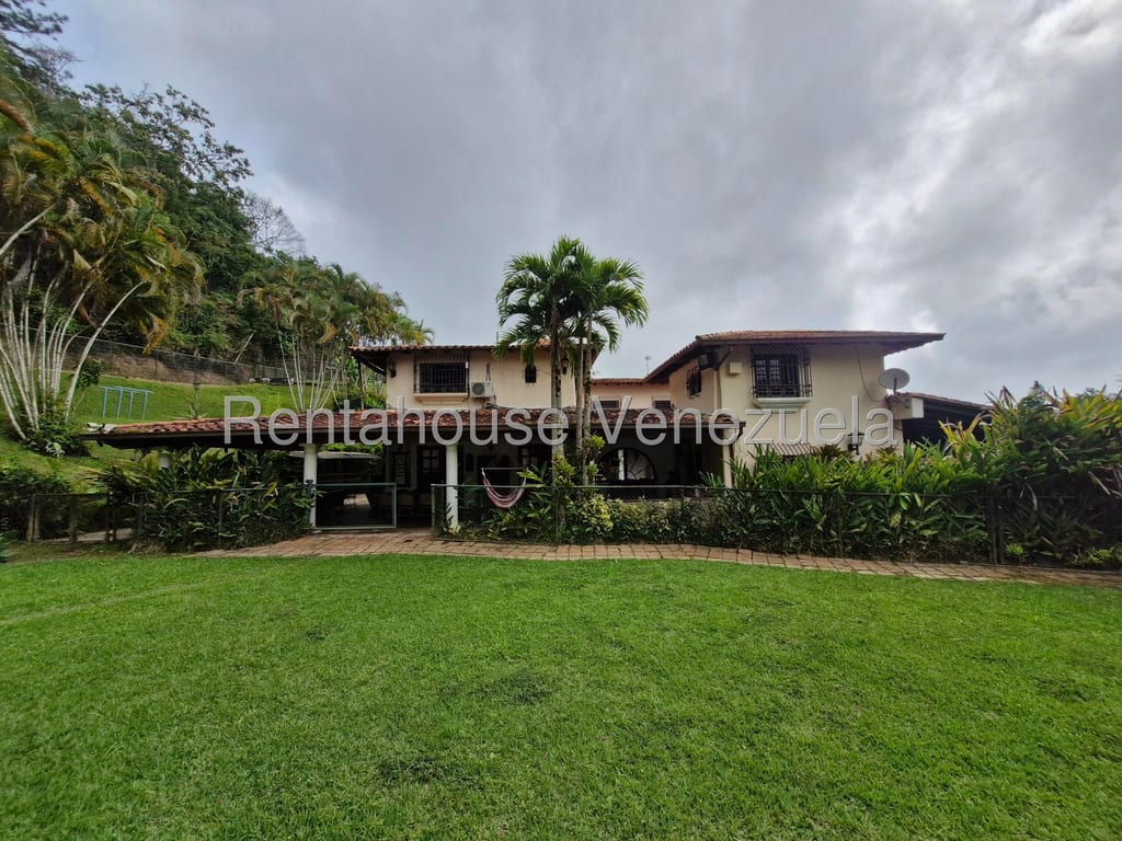 Casa en venta de 5 hab. y 491 m² en La Lagunita Country Club, Caracas
