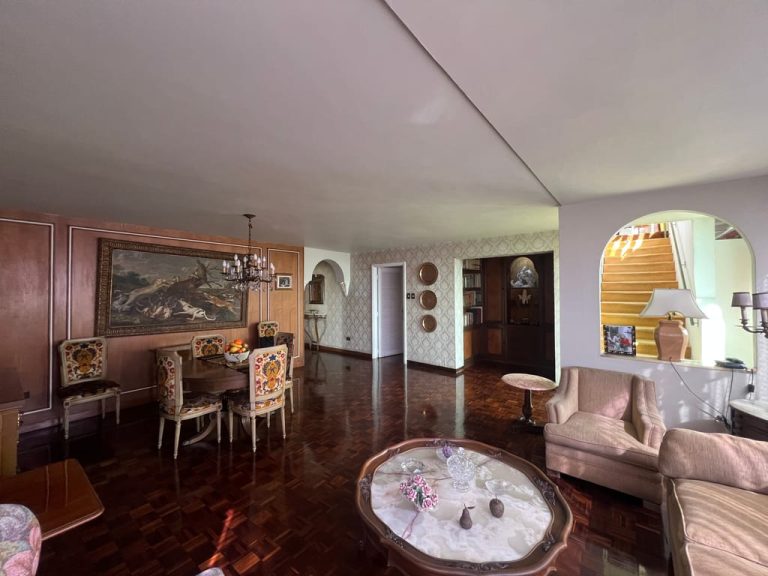 Apartamento en venta de 5 hab. y 239 m² en Altamira, Caracas