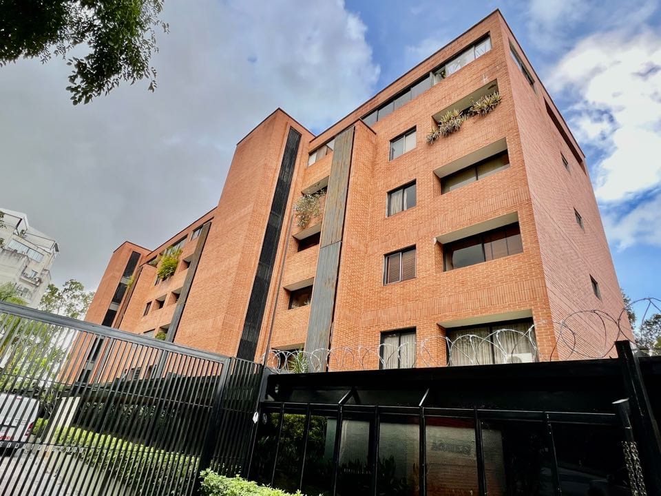 Apartamento en venta de 6 hab. y 310 m² en Colinas de Valle Arriba, Caracas