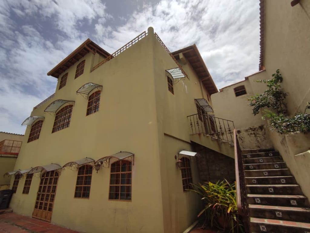 Casa en venta de 6 hab. y 800 m² en El Marqués, Caracas