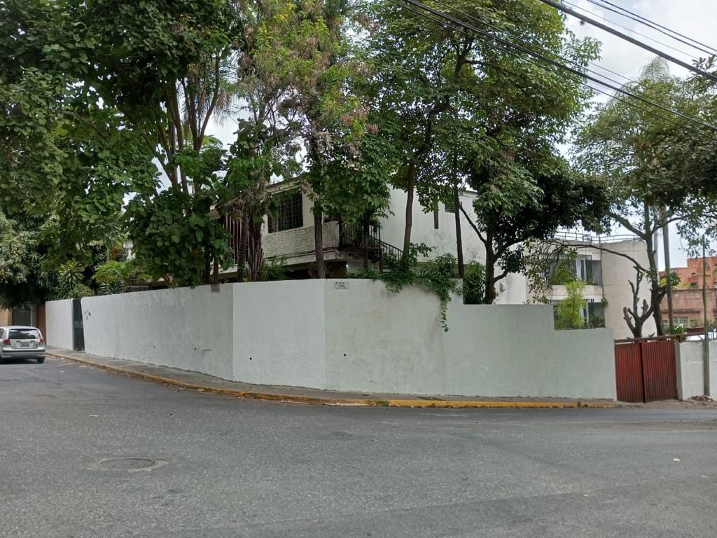 Casa en venta de 10 hab. y 620 m² en Los Palos Grandes, Caracas