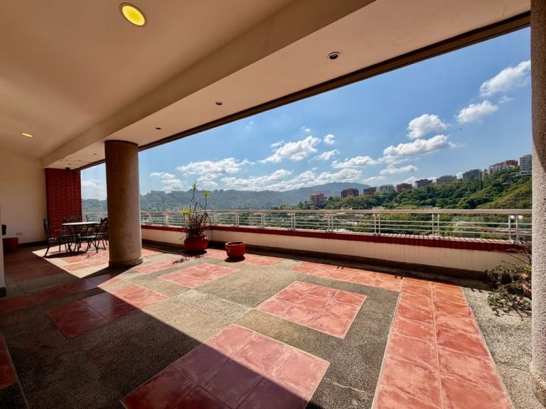 Apartamento en venta de 6 hab. y 697 m² en Colinas de Valle Arriba, Caracas