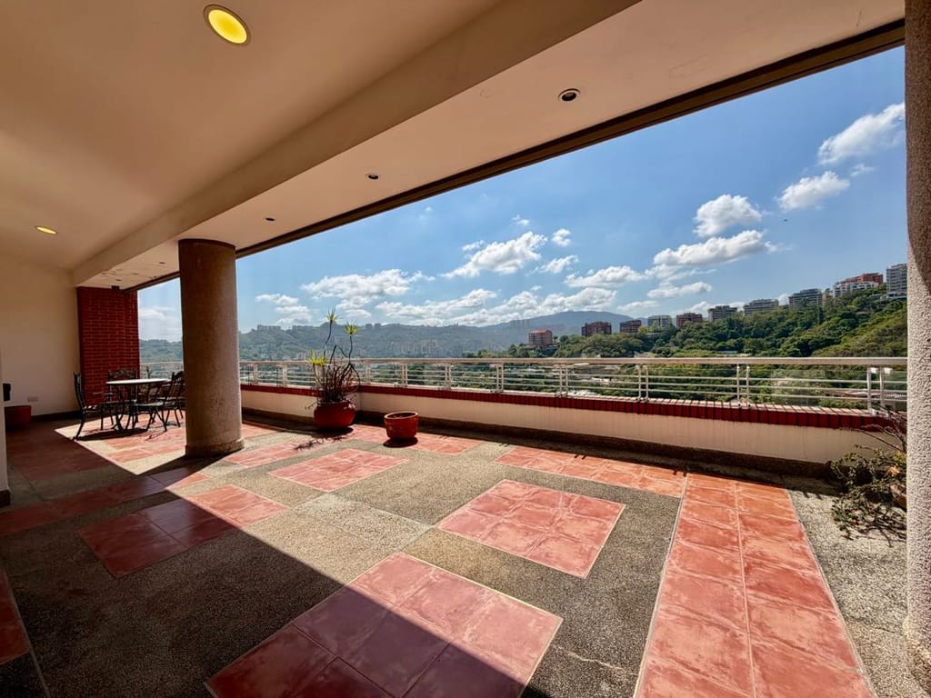 Apartamento en venta de 6 hab. y 697 m² en Colinas de Valle Arriba, Caracas