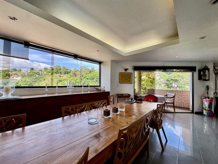 Casa en venta de 7 hab. y 540 m² en El Peñón, Caracas
