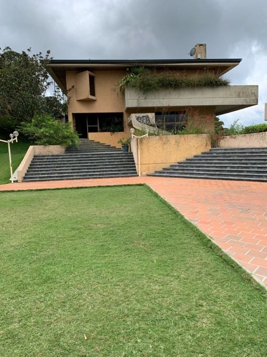 Casa en venta de 7 hab. y 870 m² en Oripoto, Caracas