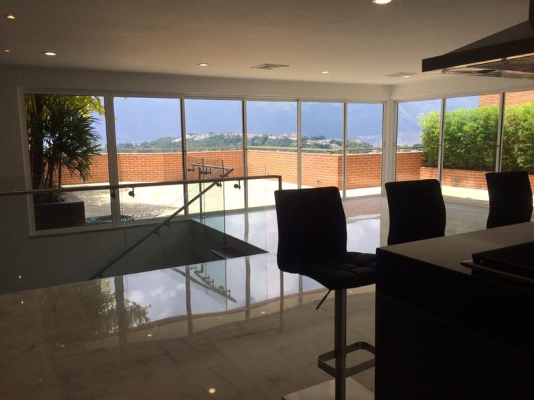 Apartamento de 500 m² con 4 habitaciones en Lomas del Sol, Caracas