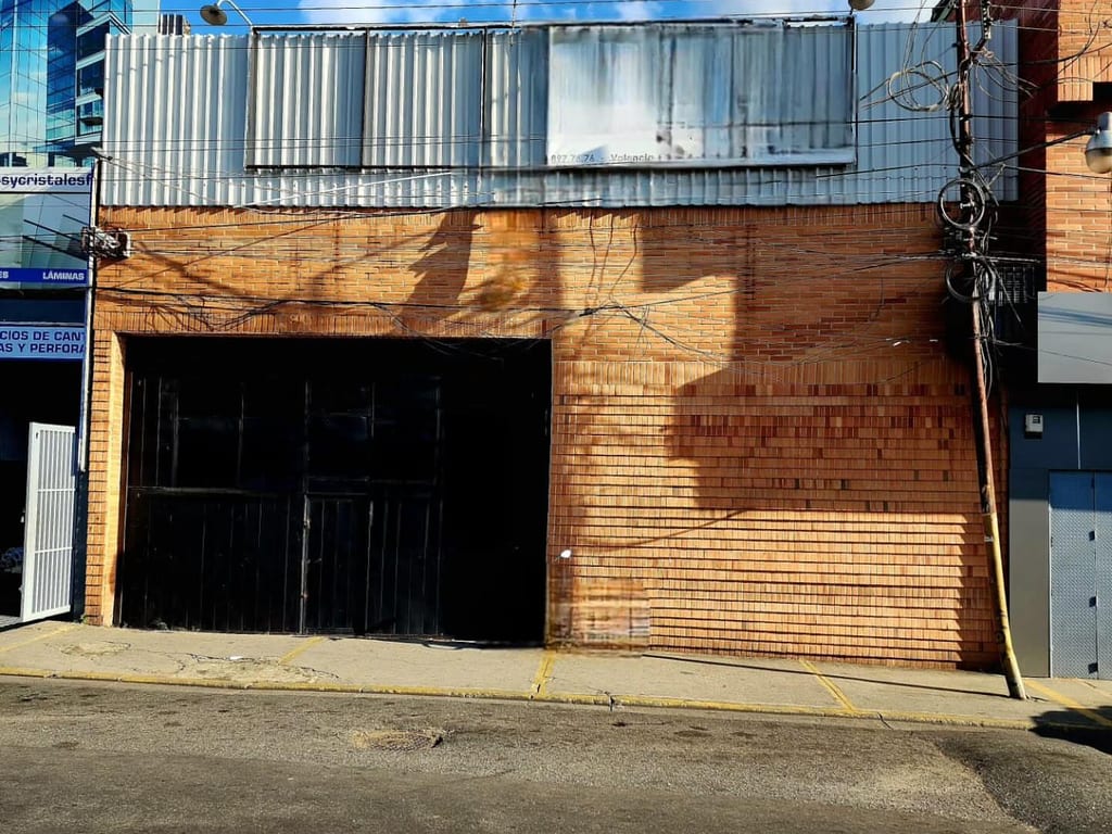 Galpón en Avenida Lisandro Alvarado, Valencia
