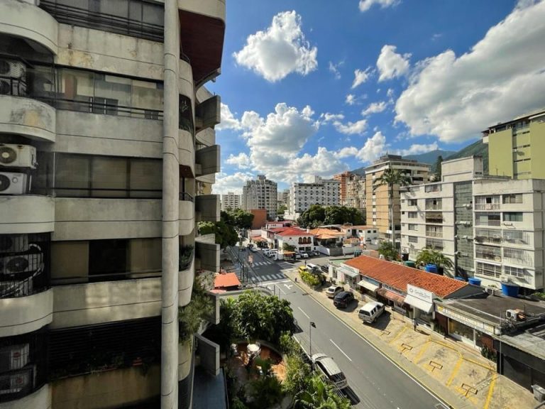 Apartamento en alquiler de 2 hab. y 96 m² en Los Palos Grandes, Caracas