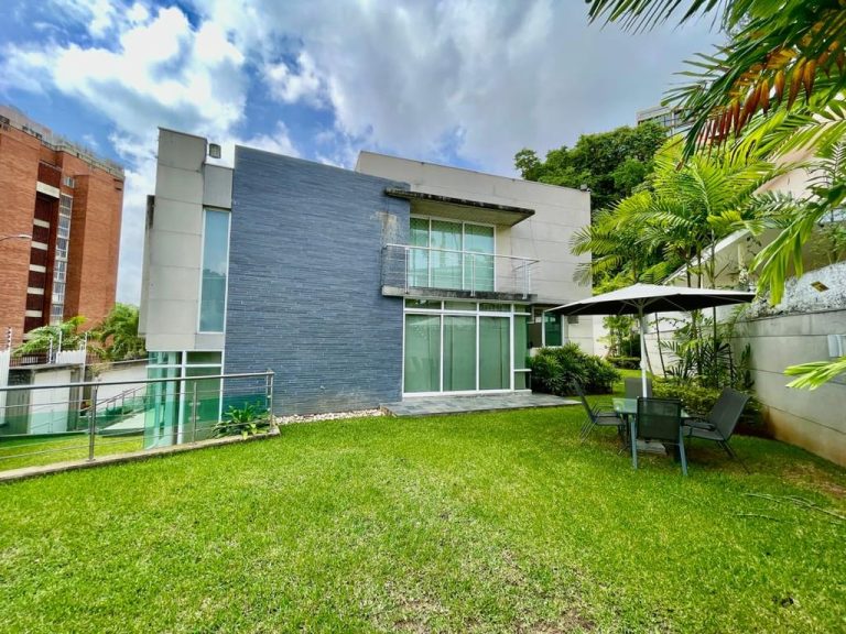 Casa en alquiler de 4 hab. y 350 m² en Santa Marta, Caracas