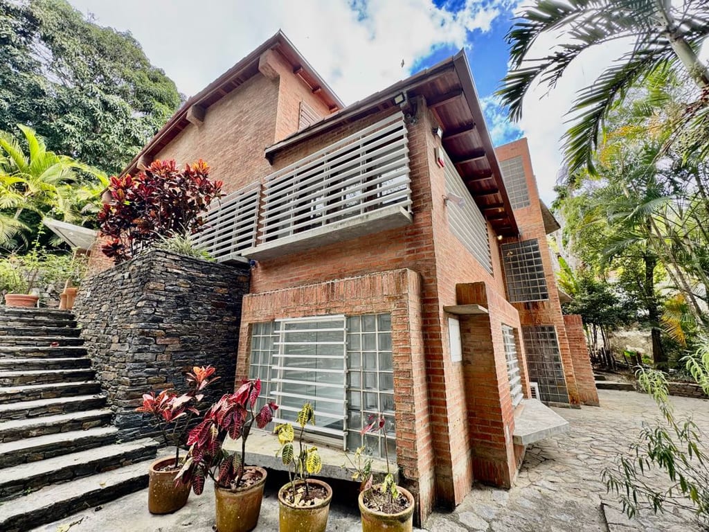 Casa en venta de 5 hab. y 400 m² en Oripoto, Caracas
