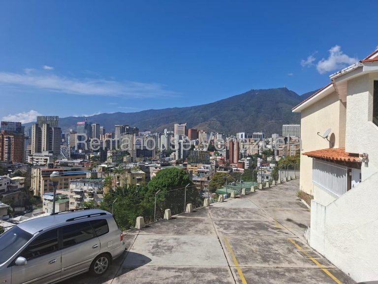 Apartamento con 3 habitaciones y 3 baños en Colinas de Bello Monte, Caracas