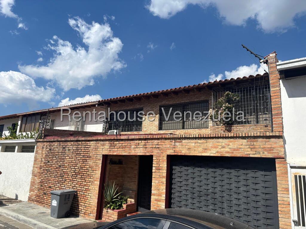 Casa en venta de 4 hab. y 230 m² en Alto Prado, Caracas
