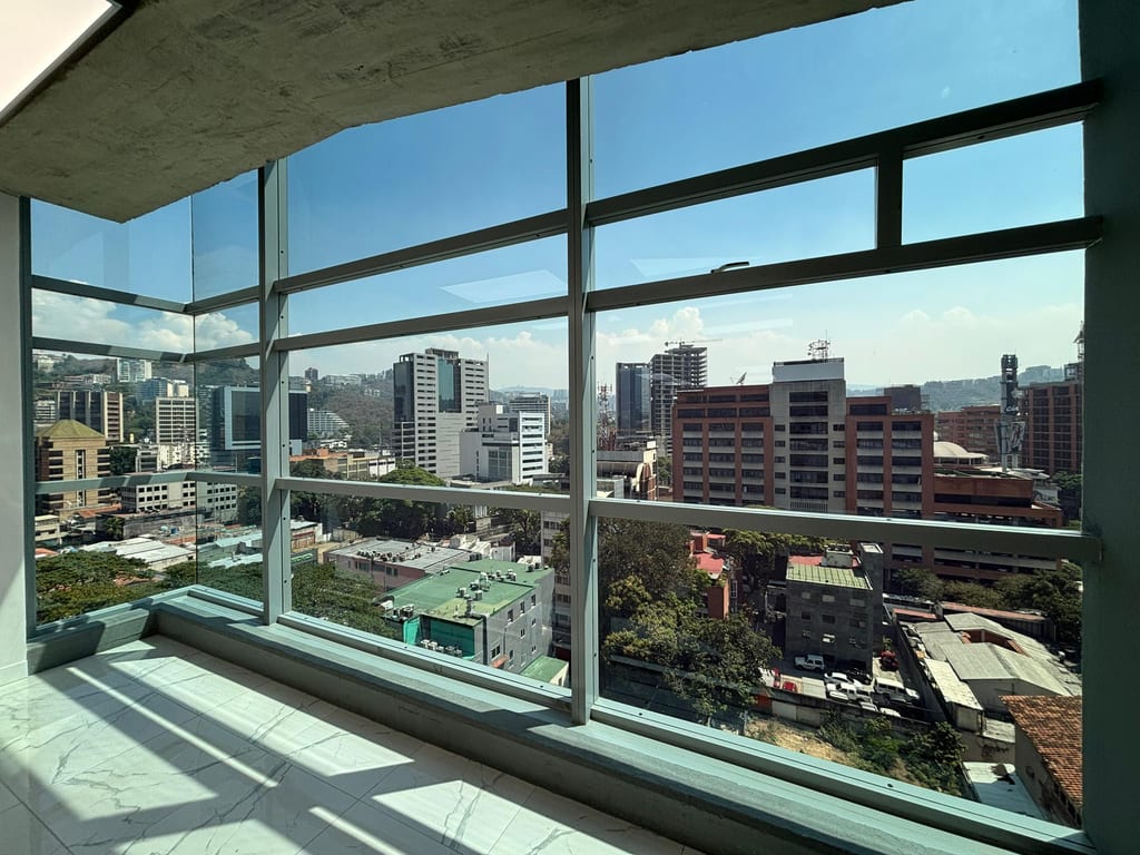 Oficina en venta de 563 m² en Las Mercedes, Caracas