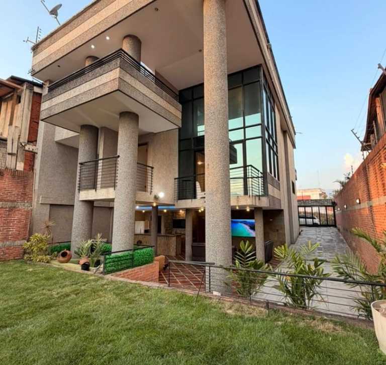 Casa en venta de 4 hab. y 400 m² en Vista Alegre, Caracas