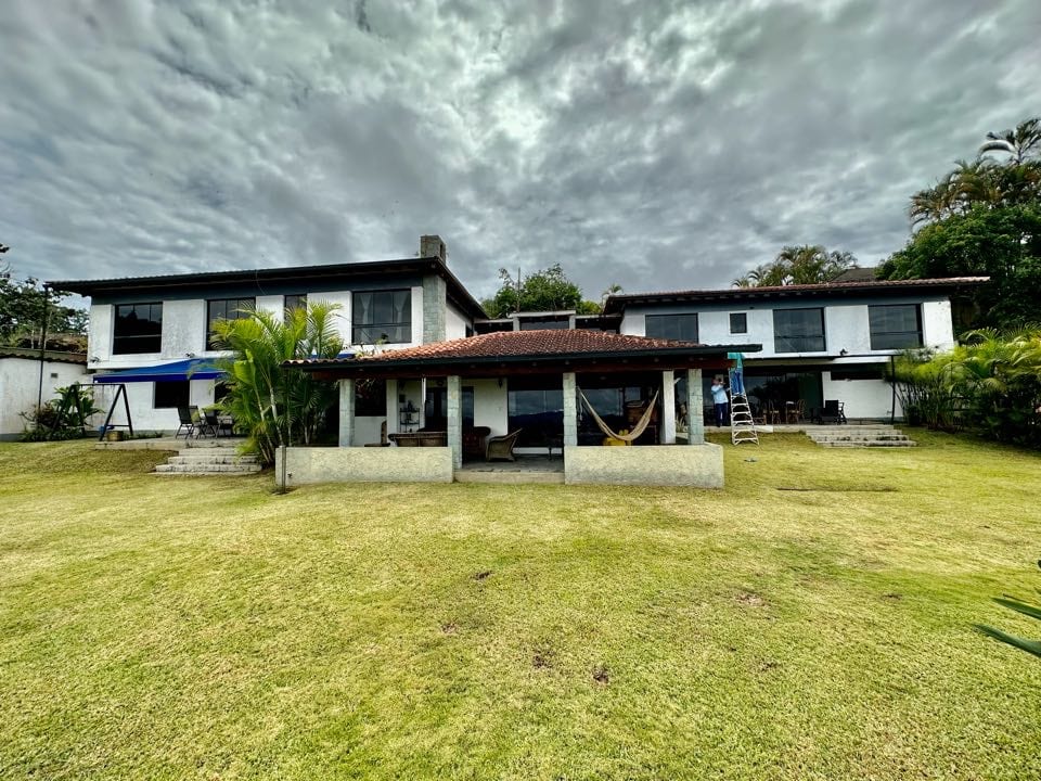 Casa en venta de 10 hab. y 600 m² en La Lagunita, Caracas