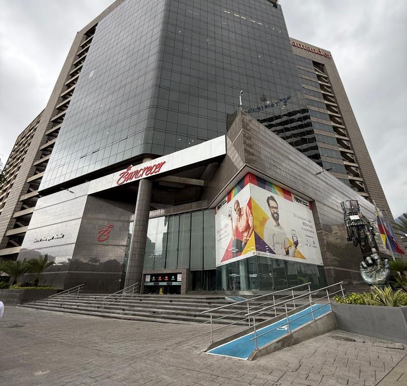 Local comercial en alquiler de 200 m² en Los Palos Grandes, Caracas