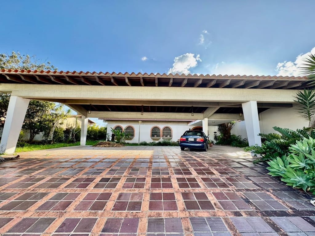 Casa en venta de 7 hab. y 1.400 m² en La Lagunita, Caracas