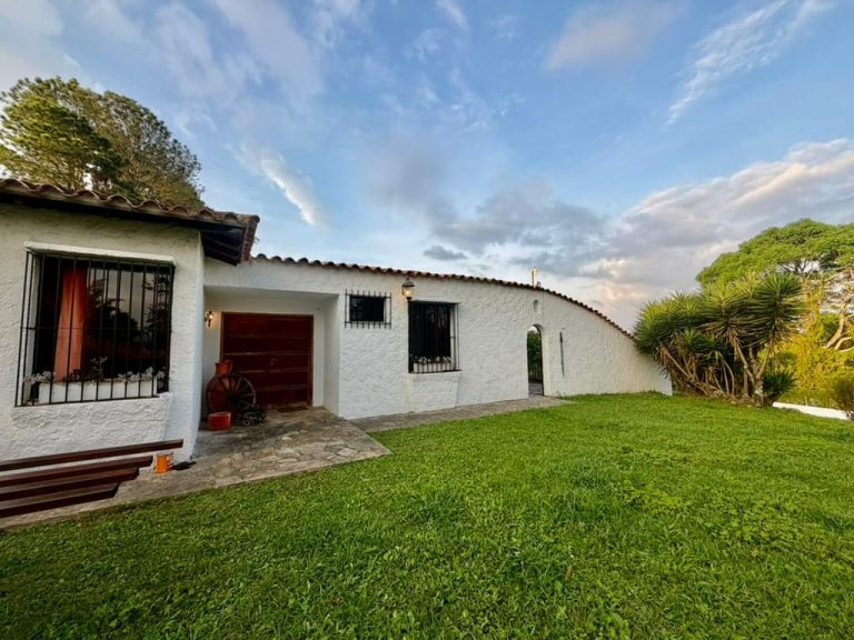 Casa en alquiler de 4 hab. y 500 m² en La Lagunita, Caracas