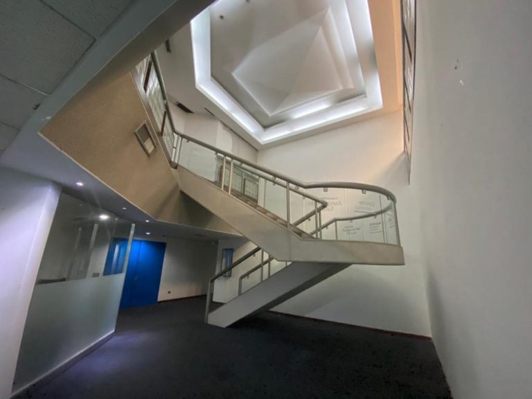 Oficina en alquiler de 1.500 m² en El Rosal, Caracas