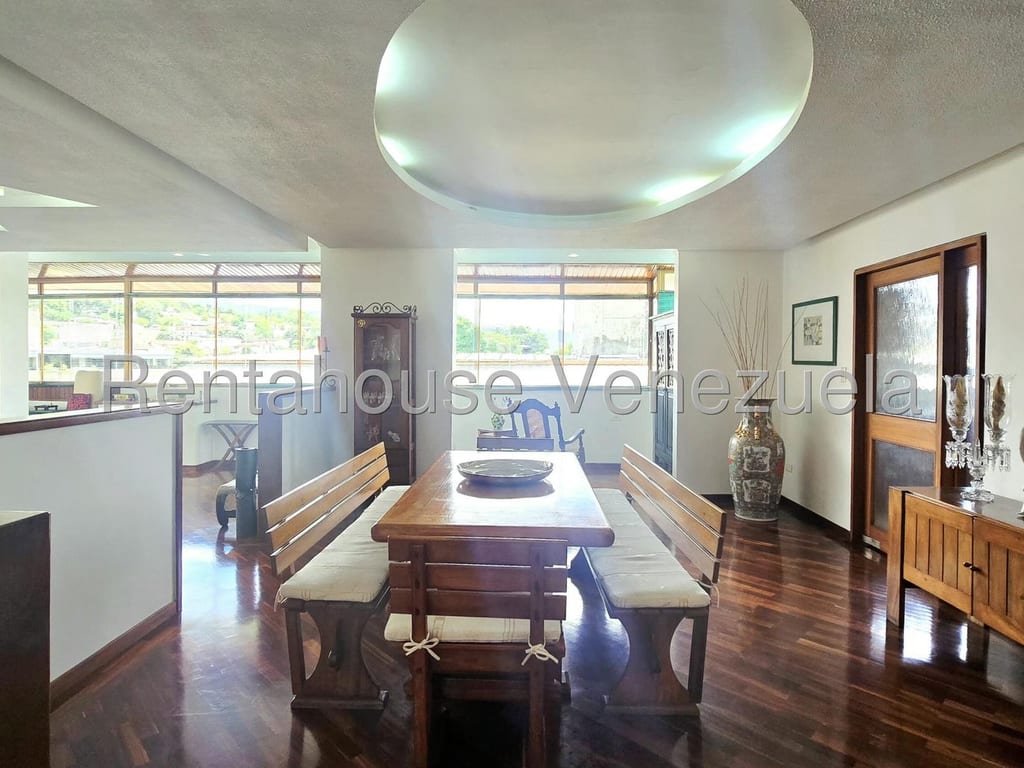 Apartamento en venta de 3 hab. y 323 m² en Cumbres de Curumo, Caracas