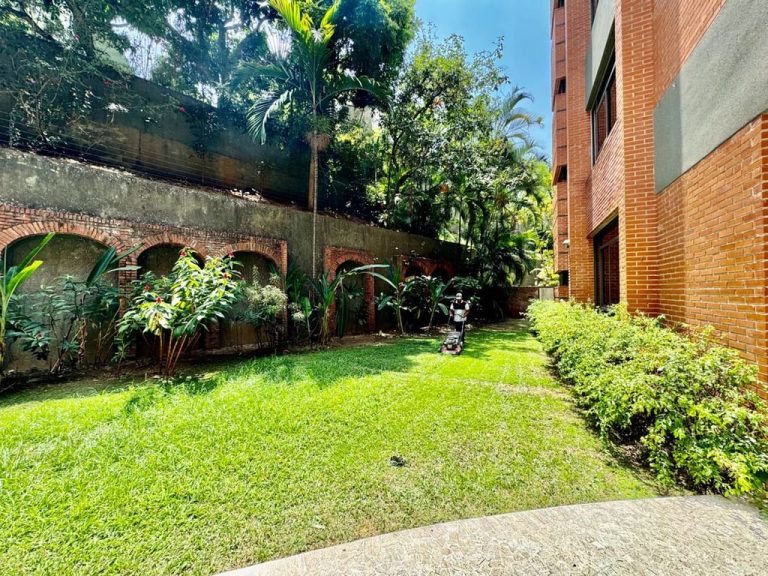 Apartamento con 4 habitaciones y 5 baños en Altamira, Caracas